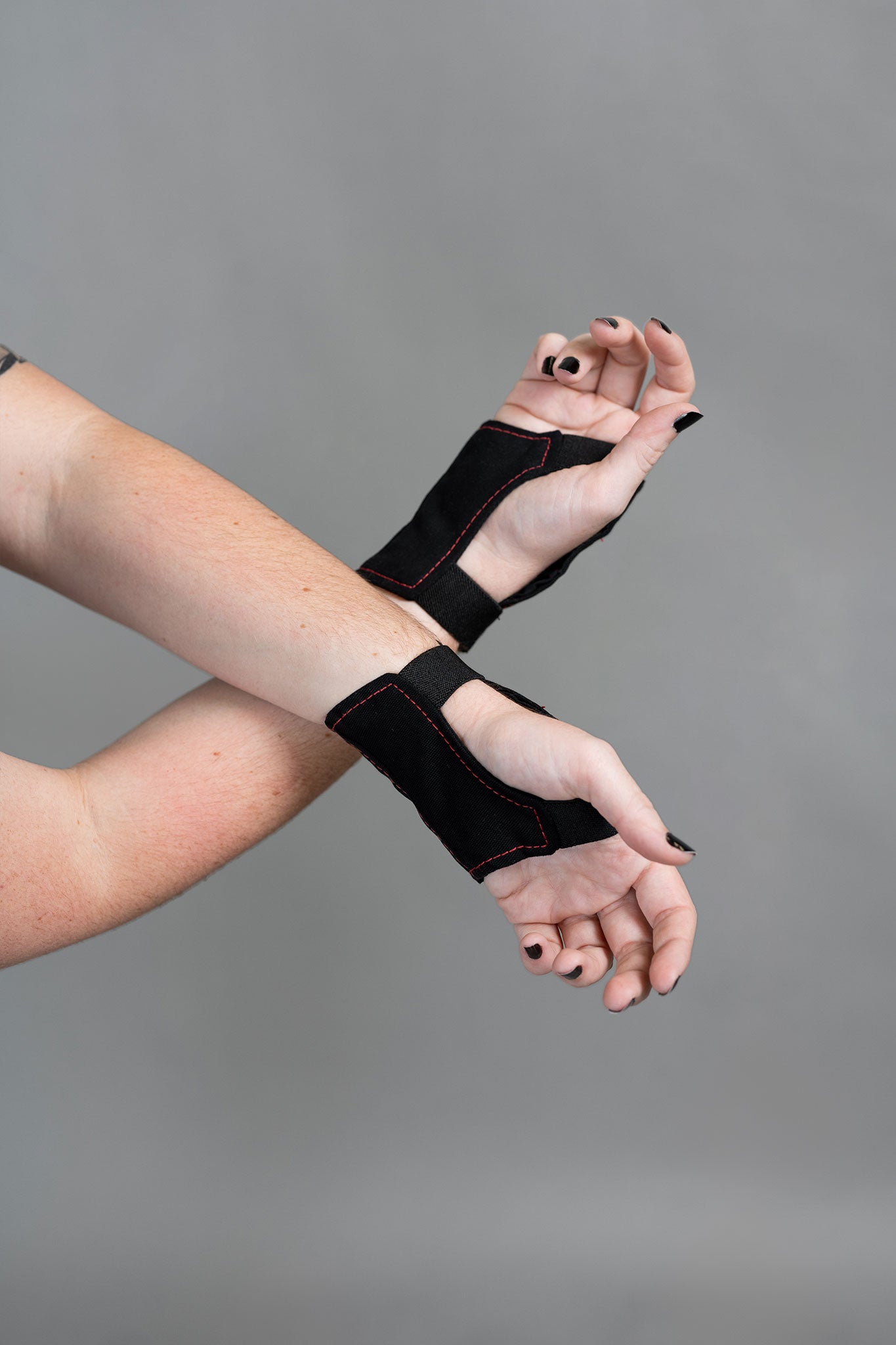 Vanguard Bracers - Black Garnet [Unifit]