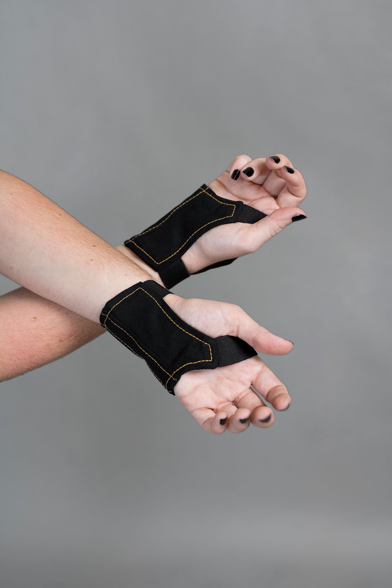 Vanguard Bracers - Gilded Carbon [Unifit]