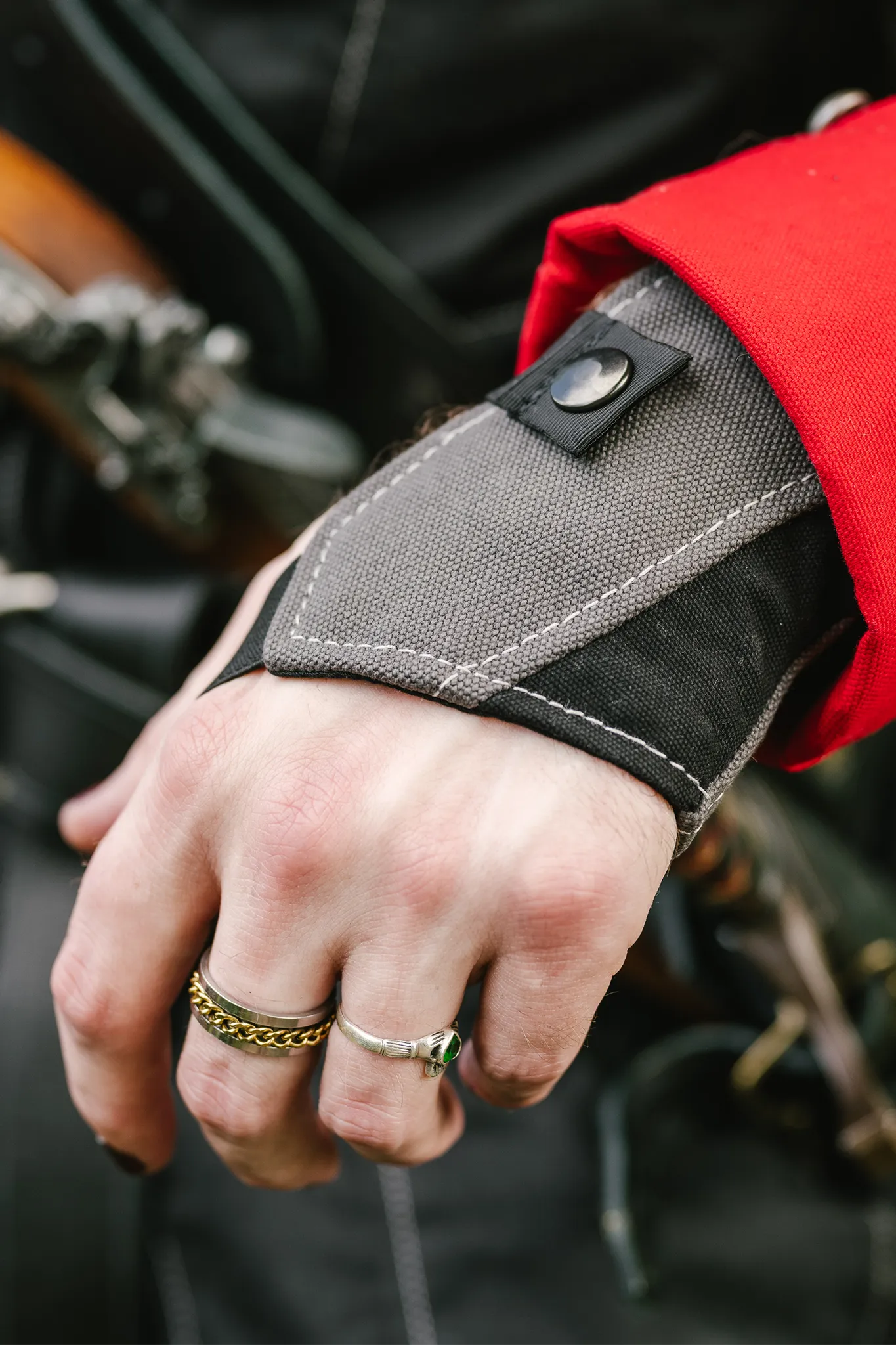 Vanguard Bracers - Ash [Unifit]