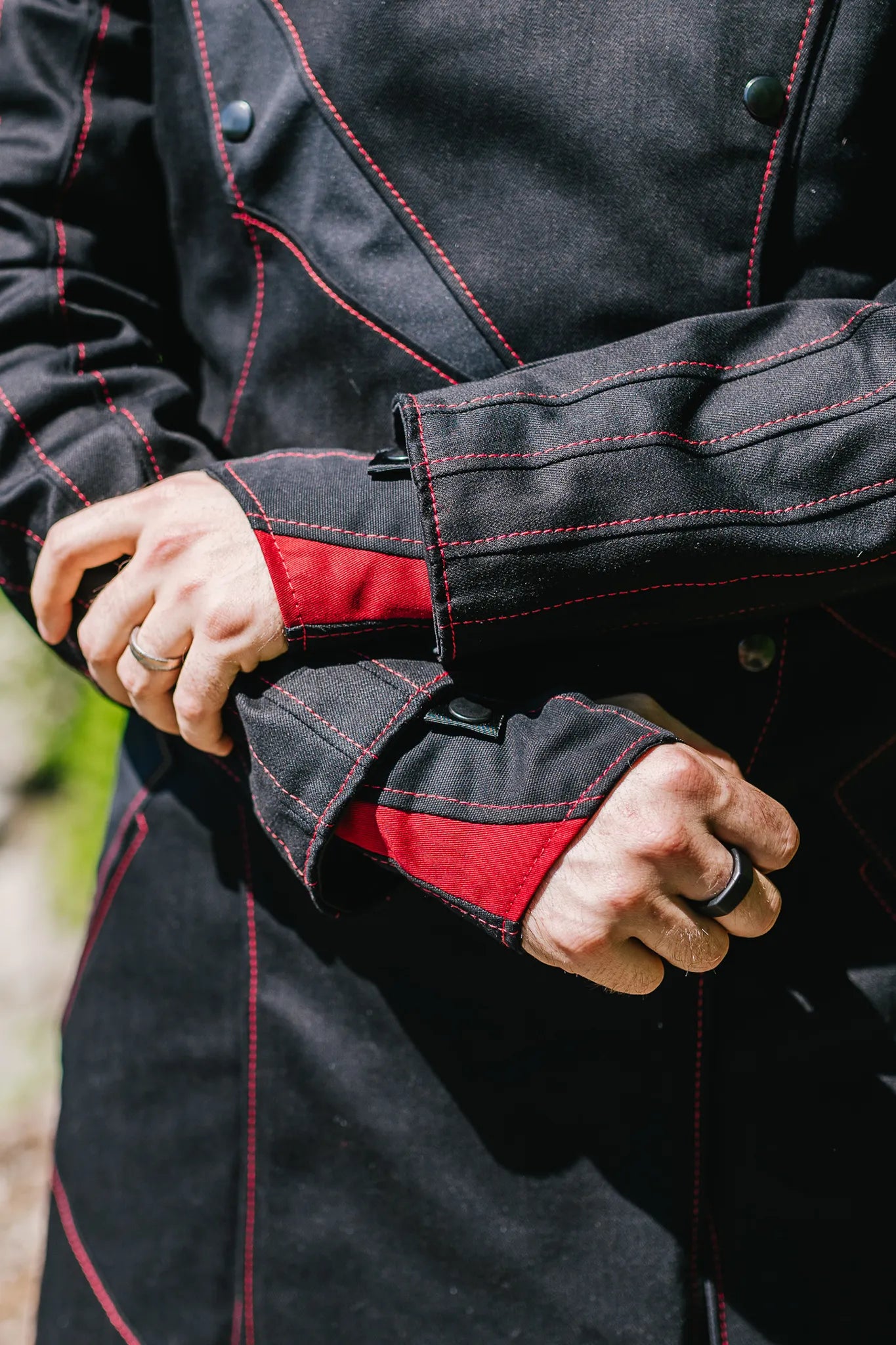 Vanguard Bracers - Black Garnet [Unifit]