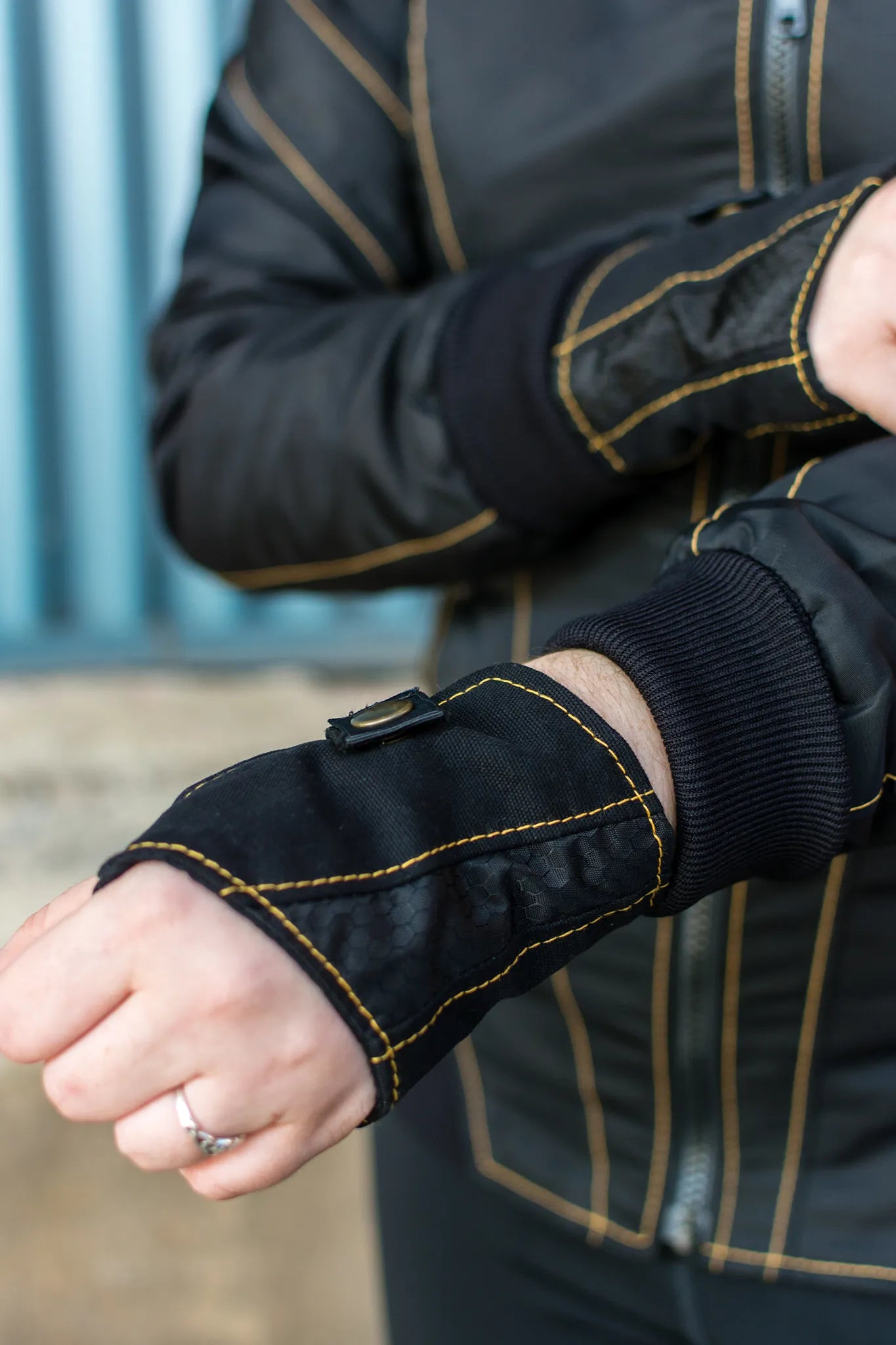 Vanguard Bracers - Gilded Carbon [Unifit]